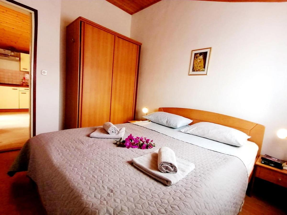 Sućuraj Apartments Mladen מראה חיצוני תמונה