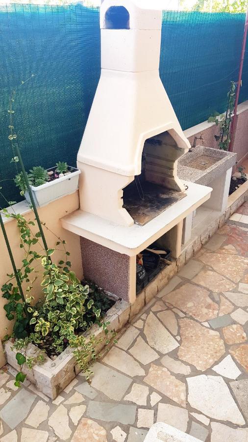 Sućuraj Apartments Mladen מראה חיצוני תמונה